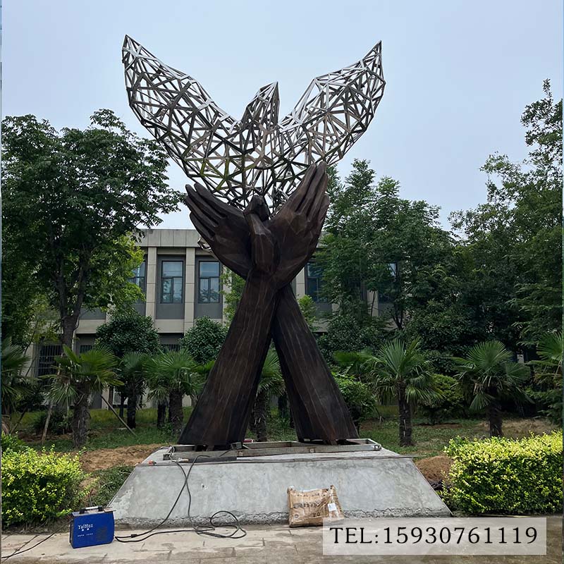郑州工程技术学院和平鸽不锈钢雕塑