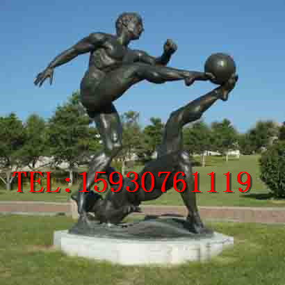 校园主题运动雕塑打足球雕塑